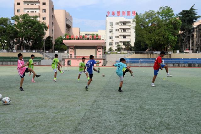 足球 大学生 三下乡