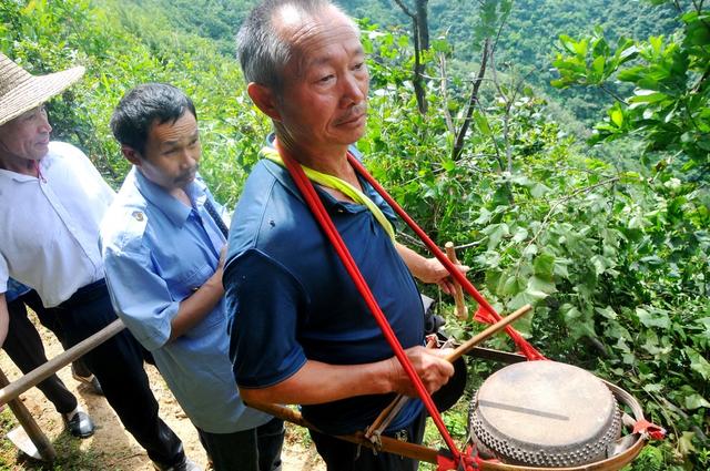 修路 山歌 捐款 组织 出行