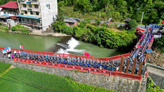 侗族 村民 重走 红军 路 传承 精神 助推 乡村 振兴