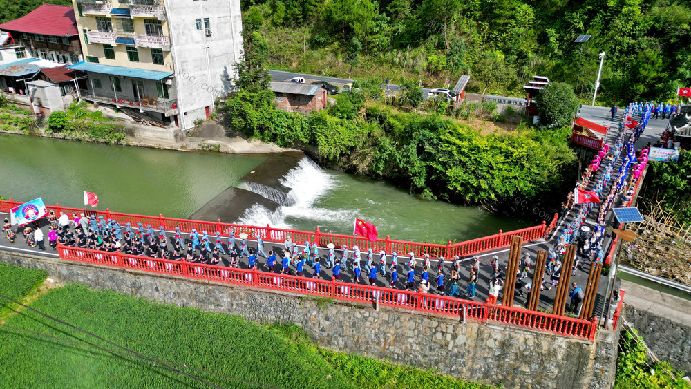 侗族 村民 重走 红军 路 传承 精神 助推 乡村 振兴