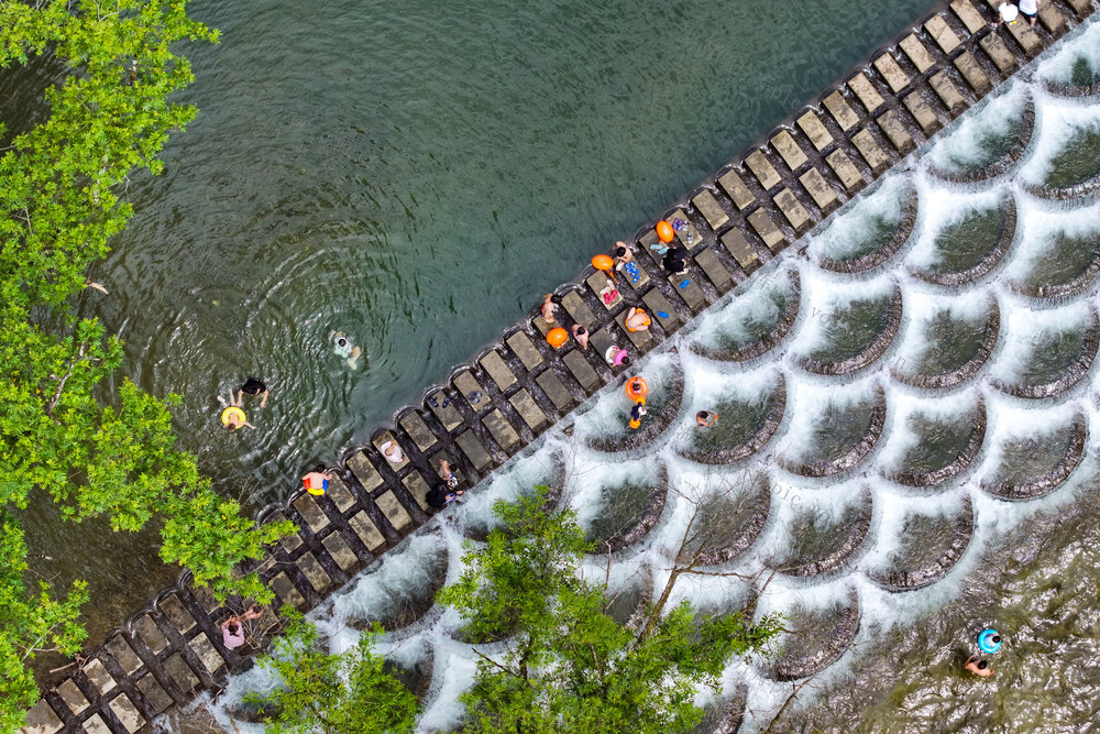 戏水 消暑 水上乐园 玩水 水经济 