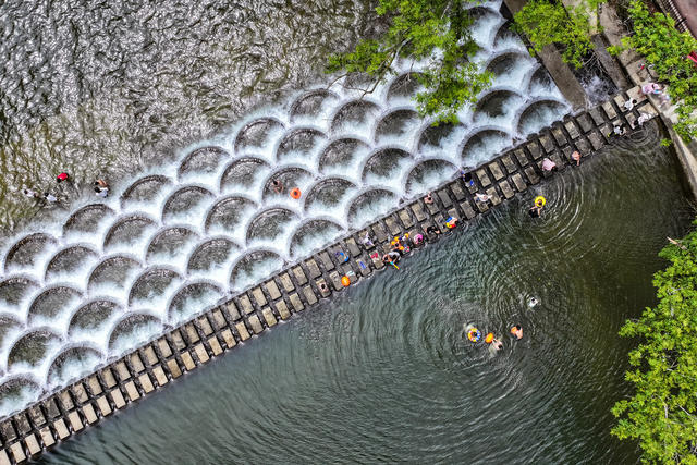 戏水 消暑 水上乐园 玩水 水经济 