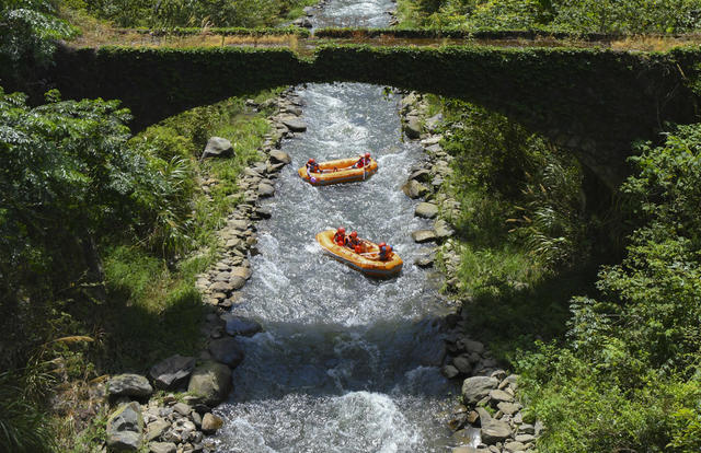 学生 小朋友 旅游  暑假 度假 漂流  戏水 清凉