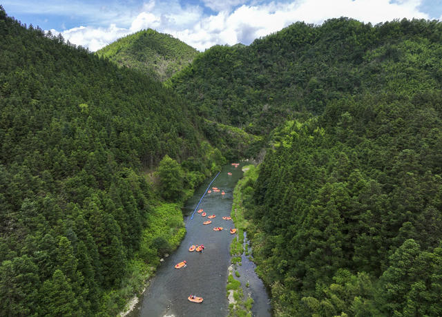 学生 小朋友 旅游  暑假 度假 漂流  戏水 清凉