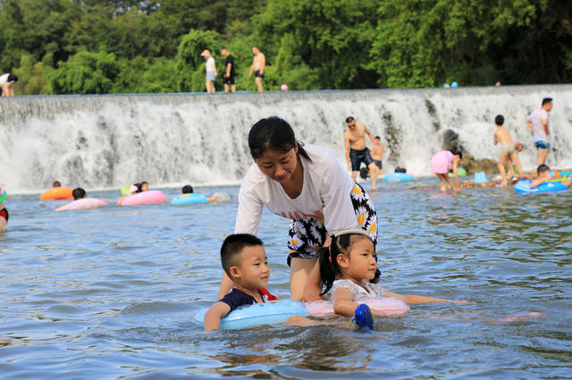 湖南邵东  戏水  清凉 夏日  游泳 打水仗