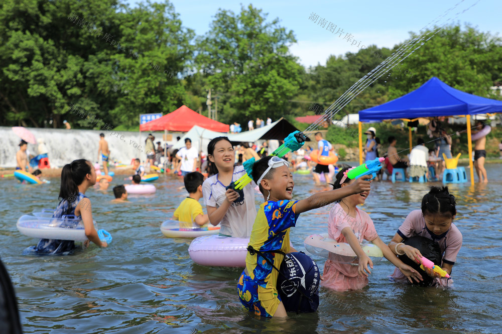 湖南邵东  戏水  清凉 夏日  游泳 打水仗