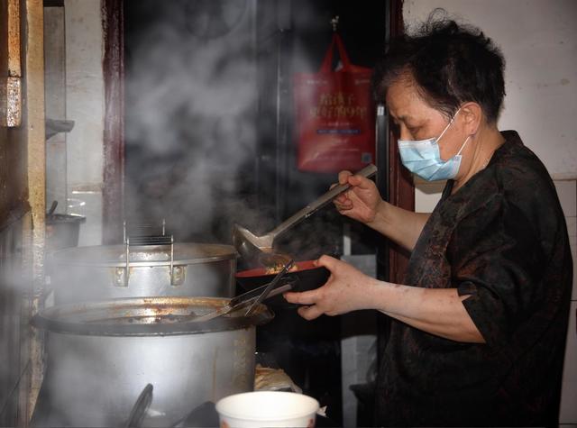 中国好人  林生丽  夜昼10小时  中国好人林生丽  凯阳餐馆