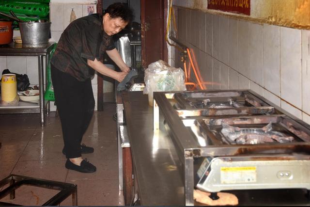 中国好人  林生丽  夜昼10小时  中国好人林生丽  凯阳餐馆