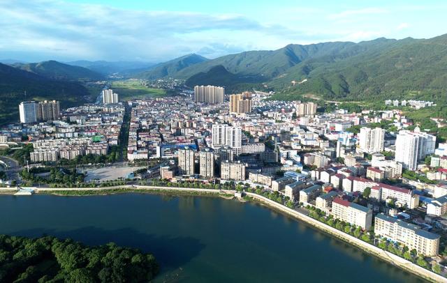 双牌：建设水清岸绿生态美的滨水县城