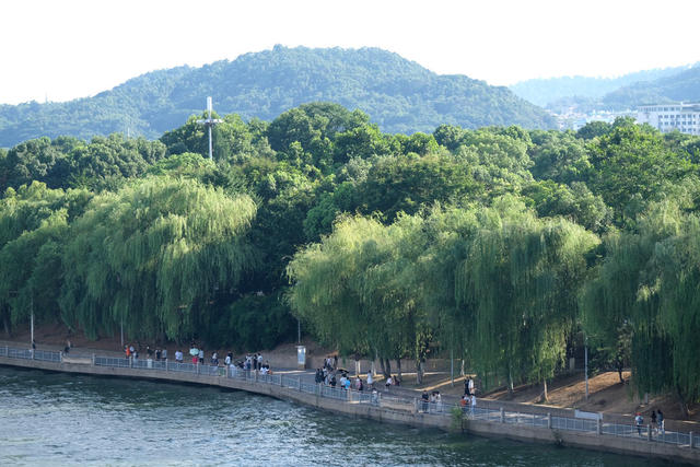 白云悠悠 ，碧空如洗，长沙美