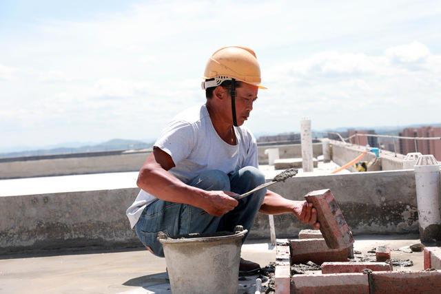 湖南邵东  施工  劳动  高温  烈日  坚守  民生