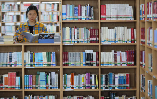 大学生 暑假 图书馆