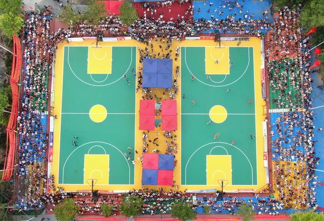 “村BA”点亮边区乡村夜生活
