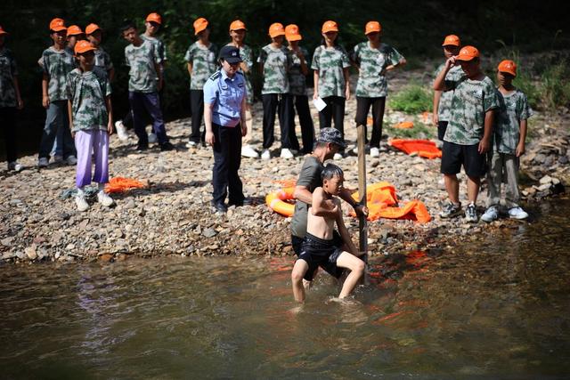 假期 夏令营 防溺水 交通安全 一老一小