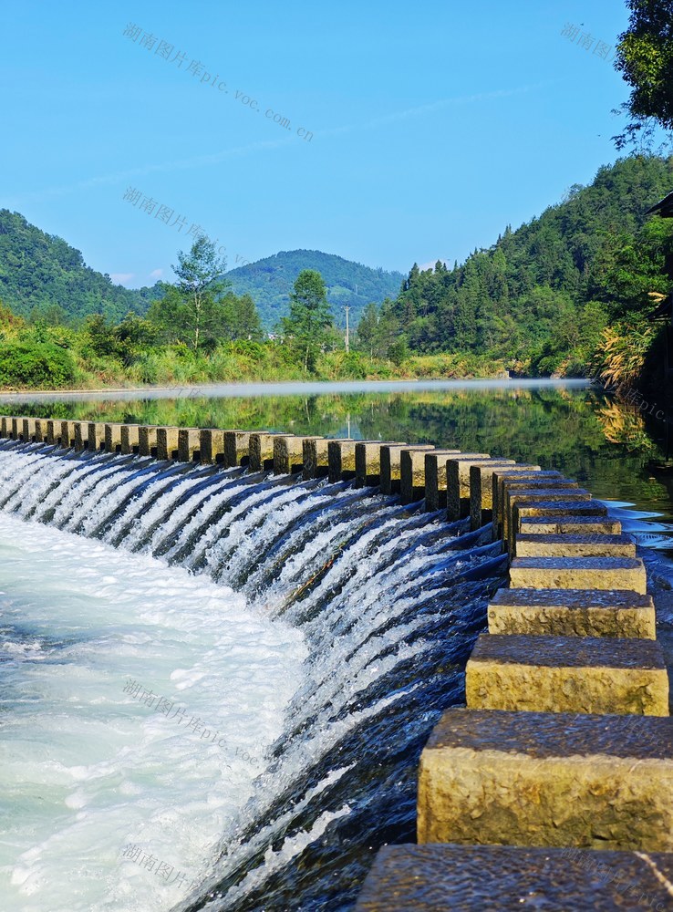 凤凰  沱江上游  珍珠湾  青山绿水  跳岩  琴键   水花  音乐 美妙