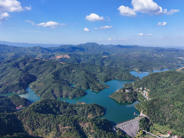 水库  青山  碧水  生态  蓝天  白云  环境