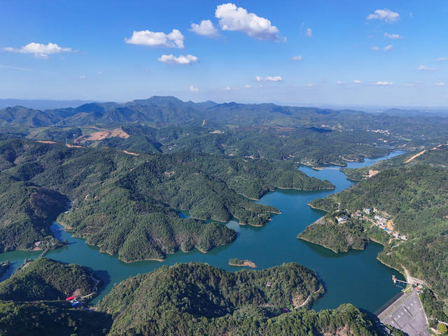 水库  青山  碧水  生态  蓝天  白云  环境