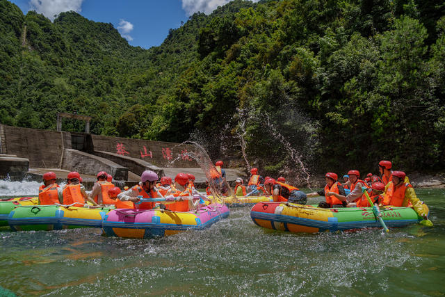 乐享清凉 夏日漂流 绿山青山 亲近自然 
