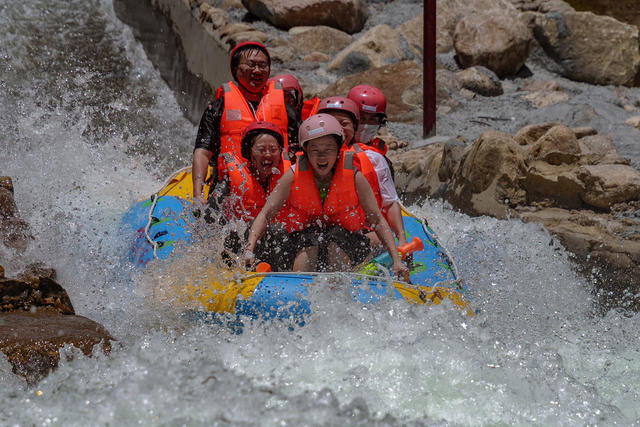 乐享清凉 夏日漂流 绿山青山 亲近自然 