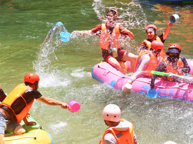 宜章：漂流戏水  乐享清凉