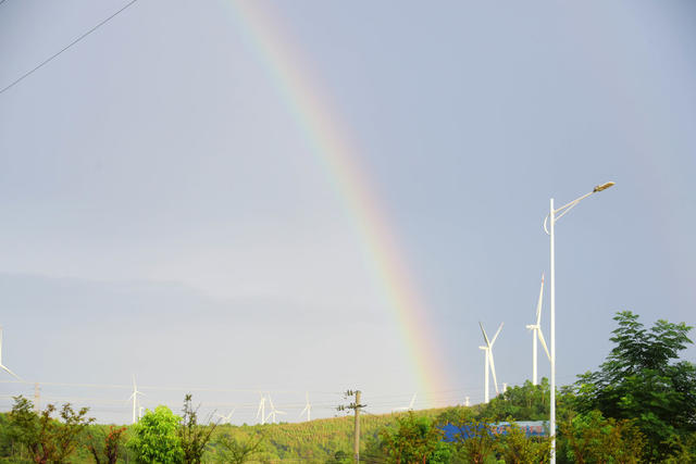 山区  绿色发展  风电产业  风电机组  美丽村庄  安然环境