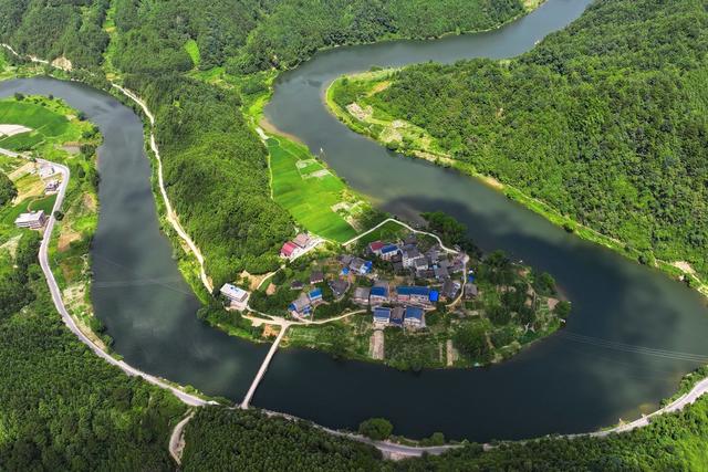 碧水 河 生态 河畅 水清 岸绿 河长制