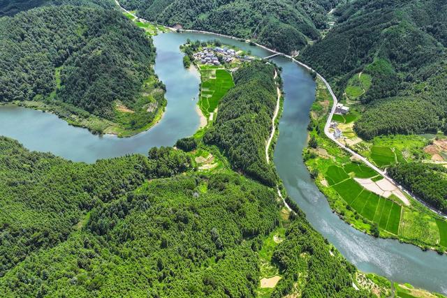 碧水 河 生态 河畅 水清 岸绿 河长制