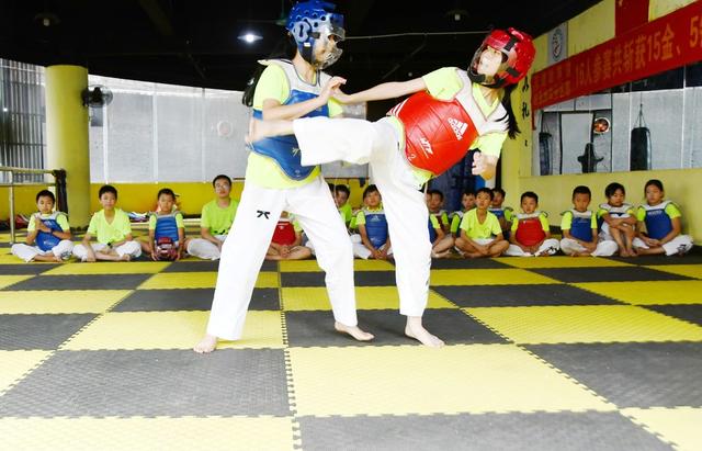  多彩活动度假期