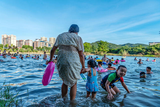 三伏天  亲水  清凉