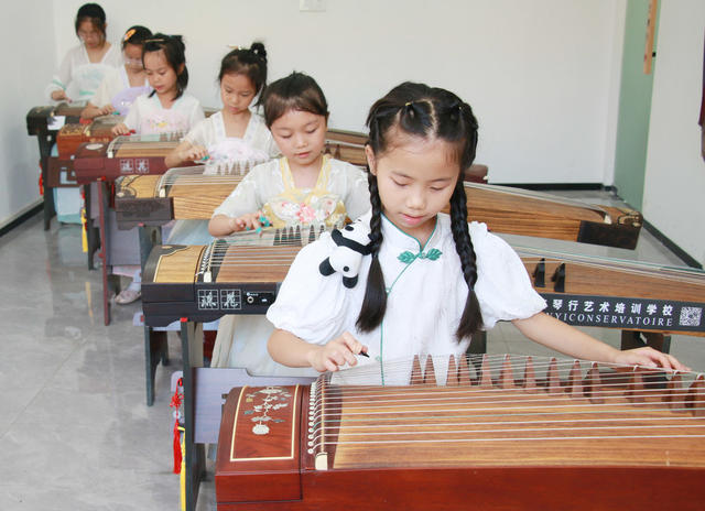 暑假 学艺 快乐 古筝 钢琴 架子鼓