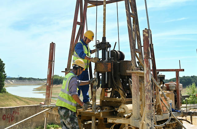 高温天气 水库 除险加固 错峰施工 重点工程 工人 健康安全 战高温 施工 工地