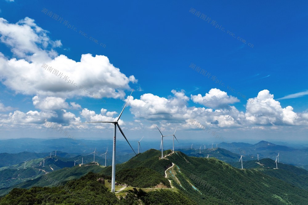 风电 风 电能 能源 生态 绿色 高山 蓝天 白云