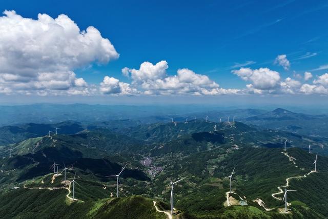 风电 风 电能 能源 生态 绿色 高山 蓝天 白云