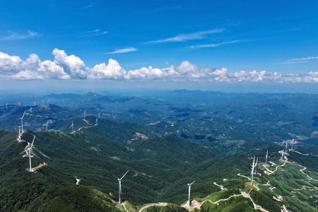 风电 风 电能 能源 生态 绿色 高山 蓝天 白云