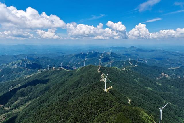 风电 风 电能 能源 生态 绿色 高山 蓝天 白云
