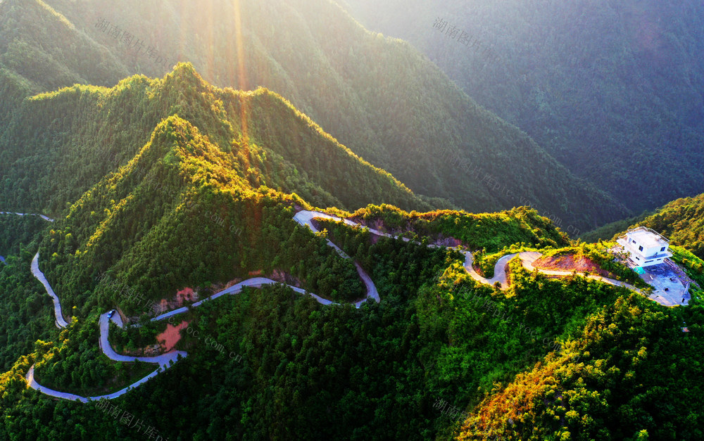 嘉禾：日落山峰景观美