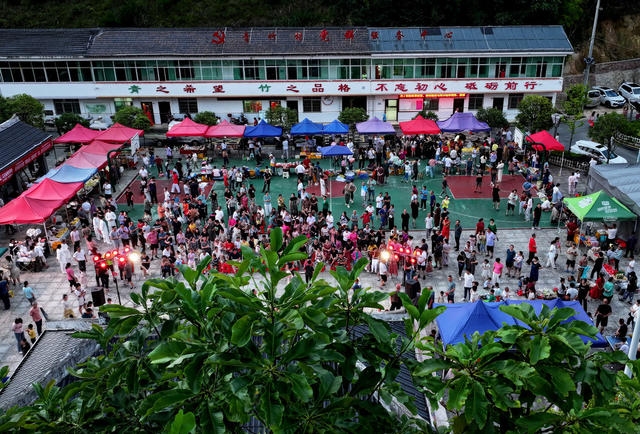 湖南桂东 “村晚” 演 青竹村