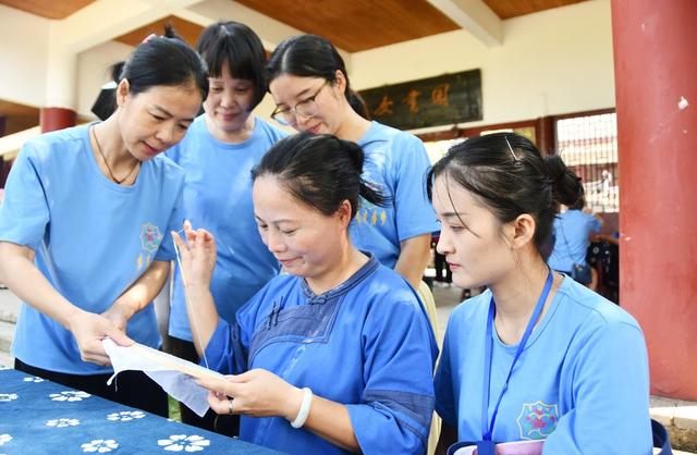 学习“非遗女书”度暑假