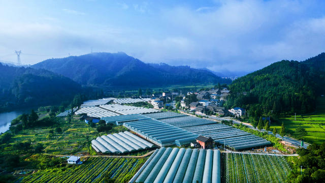 夏日 田园 公路 青山 河流 美丽 乡村 