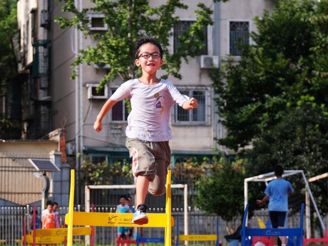 体育场，享假期