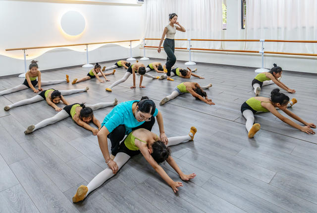 暑假生活  舞蹈培训  提升素质