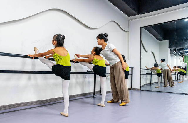 暑假生活  舞蹈培训  提升素质