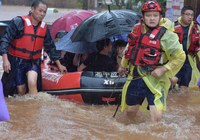 洪灾  救人  党员干部  为民办实事   救援队