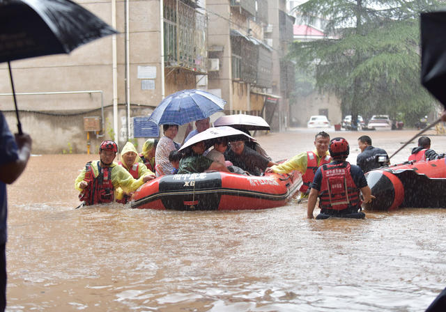 洪灾  救人  党员干部  为民办实事   救援队