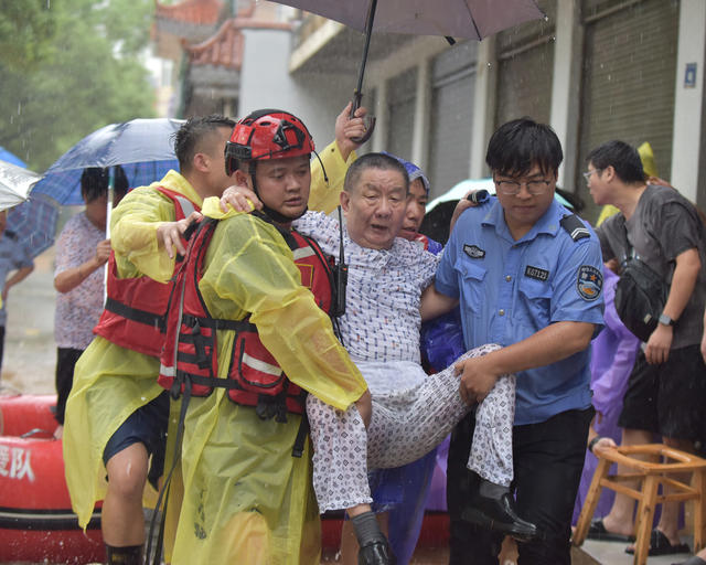洪灾  救人  党员干部  为民办实事   救援队