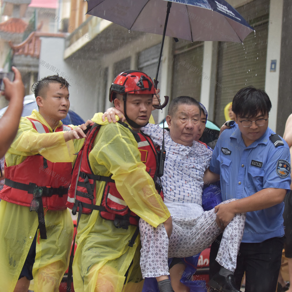 洪灾  救人  党员干部  为民办实事   救援队