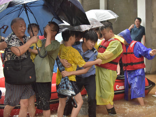 洪灾  救人  党员干部  为民办实事   救援队