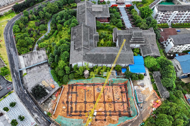 通道转兵纪念馆 红色 建设 工人 施工