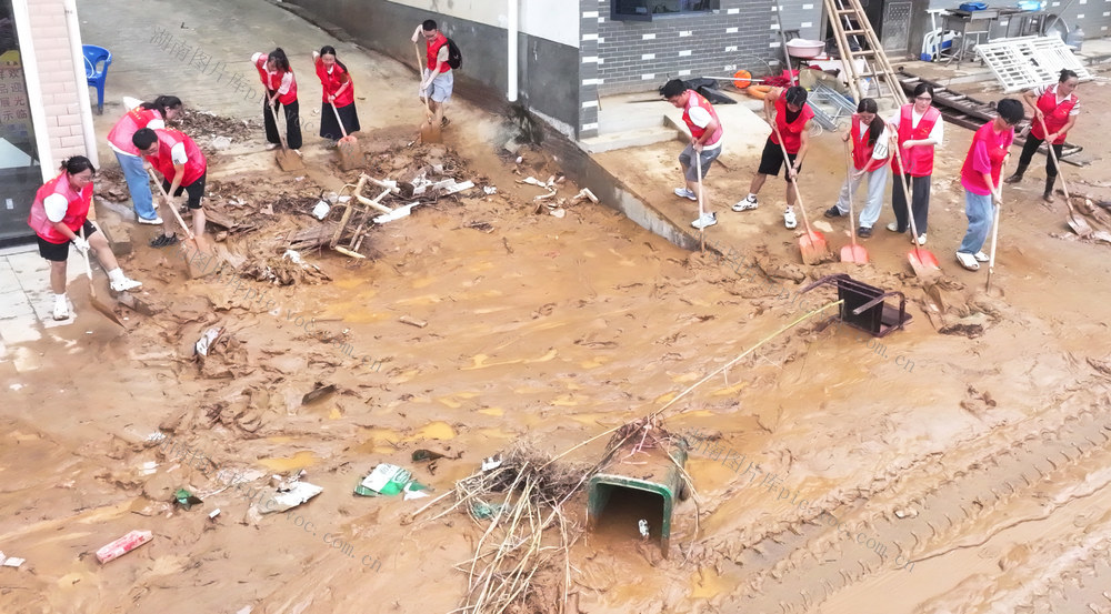 洪水 退后 清淤 清扫垃圾 疏通道路 疏通河道