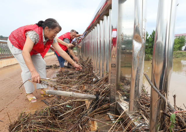 洪水 退后 清淤 清扫垃圾 疏通道路 疏通河道